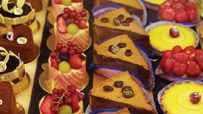 Dessert buffet: Fruitbavarois, luxe ijstaartjes en meer..